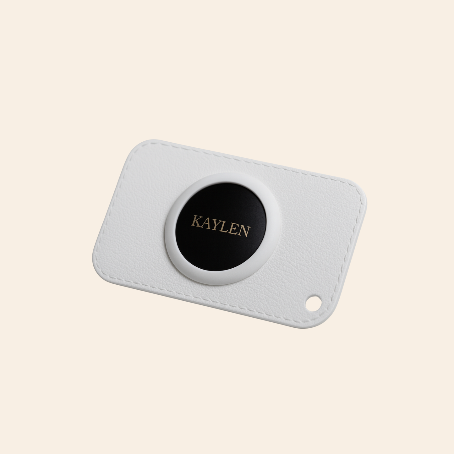 • Étui carte Kaylen en simili cuir
• Étui carte compatible Kaylen Tag vu de face
• Porte-carte Kaylen pour traceur Bluetooth
• Étui carte premium Kaylen Tag noir